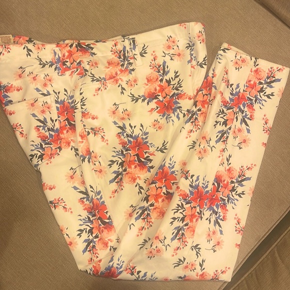 Floral Ankle Pants - Picture 2 of 7